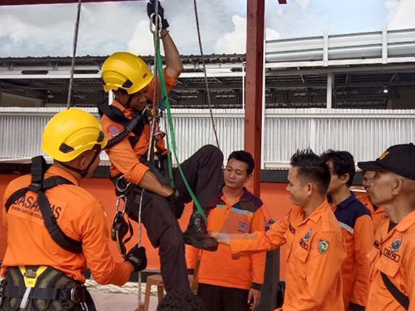 Copy of Grey minimalist business project presentation - 1